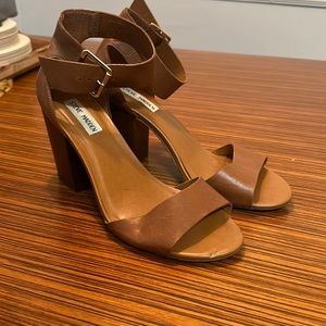 Brown leather Steve Madden heels